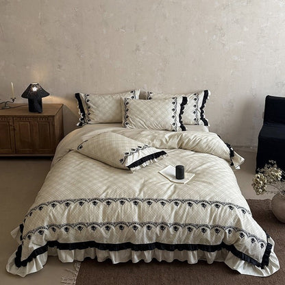 Luxuriöses Bettwäsche-Set mit Rüschen und feiner Stickerei