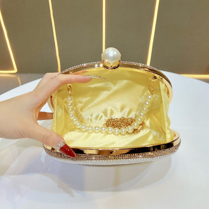 Perlenbesetzte Abendclutch