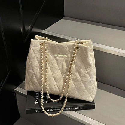 Gepolsterte Handtasche mit Kettengriff Brehn