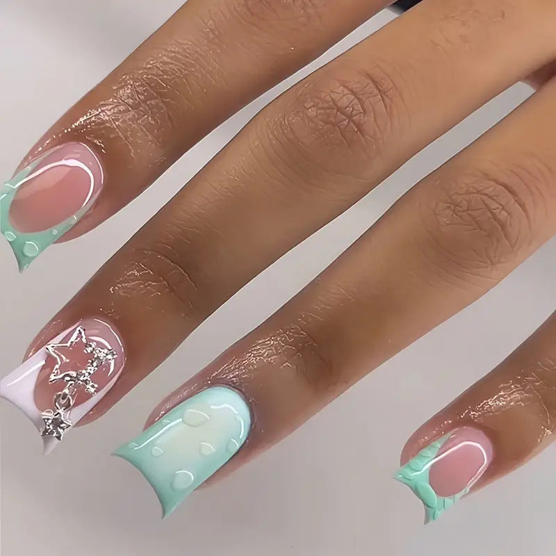 Künstlerisches Press-On-Nagel-Set mit einzigartigen Designs Brehn