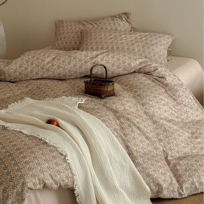 Gepolstertes Bettwäscheset aus Baumwoll-Jacquard mit feiner Floralsteppung und Bindebändern