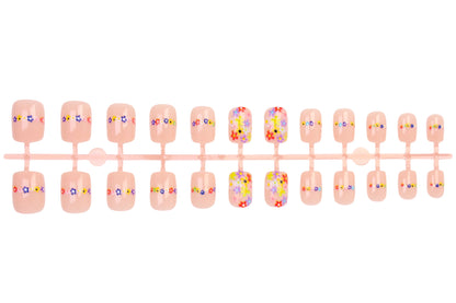 Kunstnagelset mit floralen Designs und hochwertigen Verzierungen Brehn