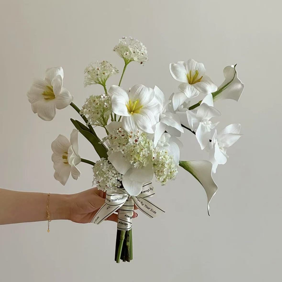 Schöner floraler Hochzeitsstrauß für besondere Feierlichkeiten