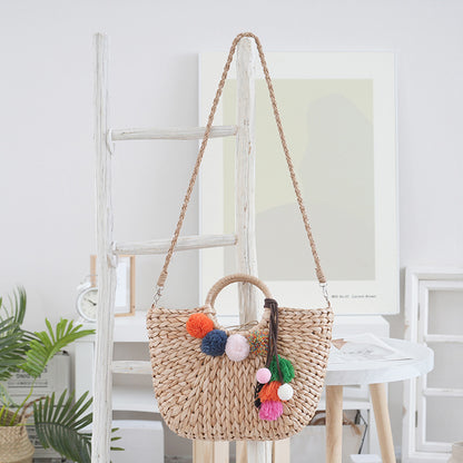 Korbtasche mit Bunten Pompons Brehn
