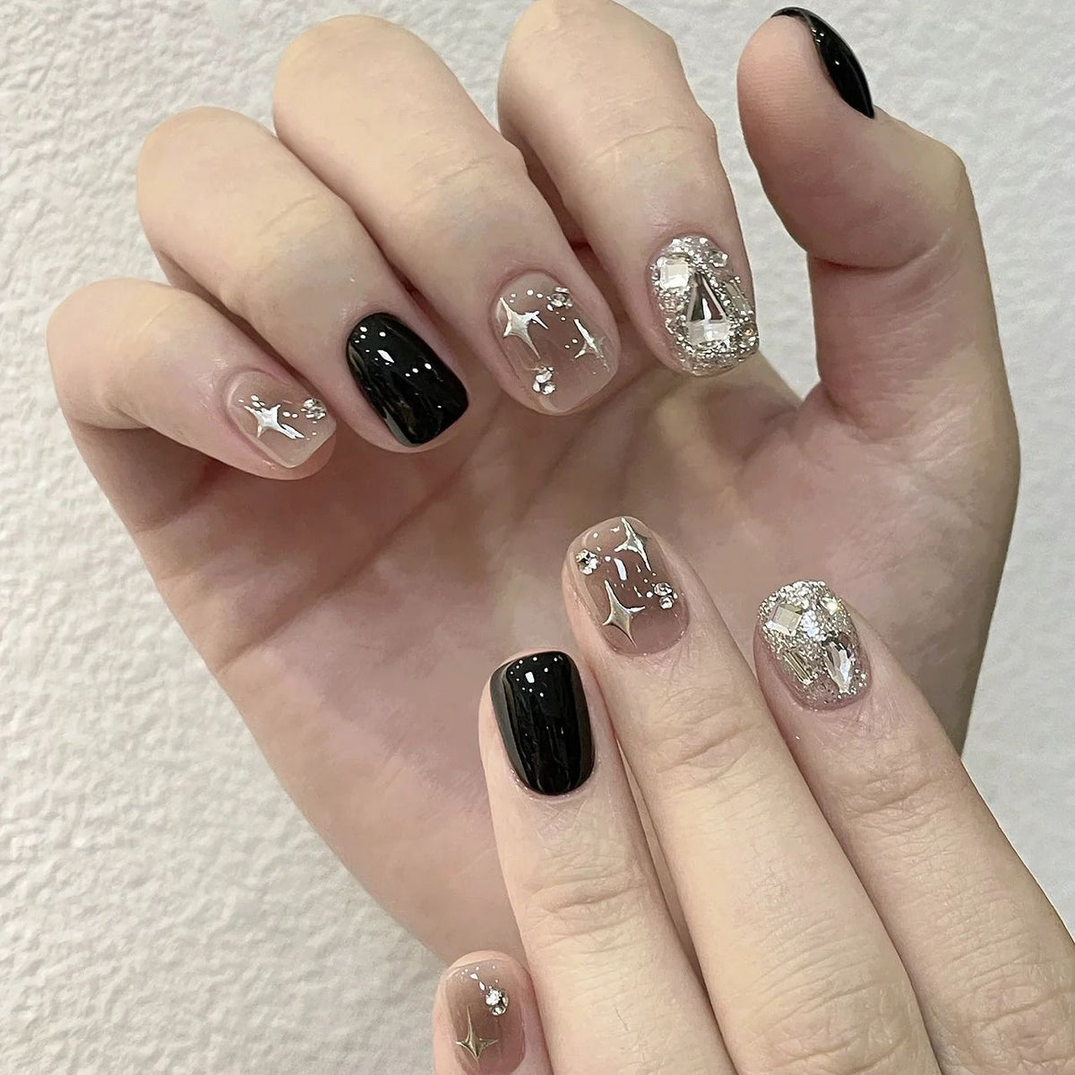 Glamouröses mit Edelsteinen verziertes Nail Art Set Brehn