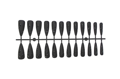 Kunstnagelset mit stylischen geometrischen Designs Brehn
