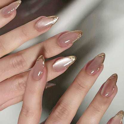 Kunstnägel mit trendigen Goldspitzen Brehn