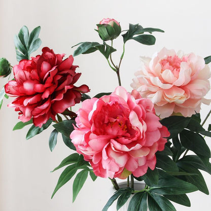 Lebensechte Pfingstrosen-Blumenarrangement