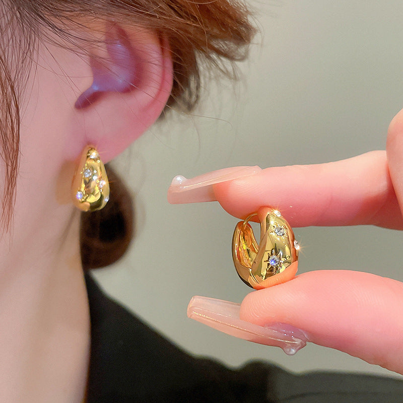 Modische Ohrringe mit Floralem Design Brehn