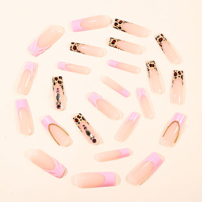 Elegante Stiletto Nagelkunstverlängerungen mit Leopardenmuster Brehn