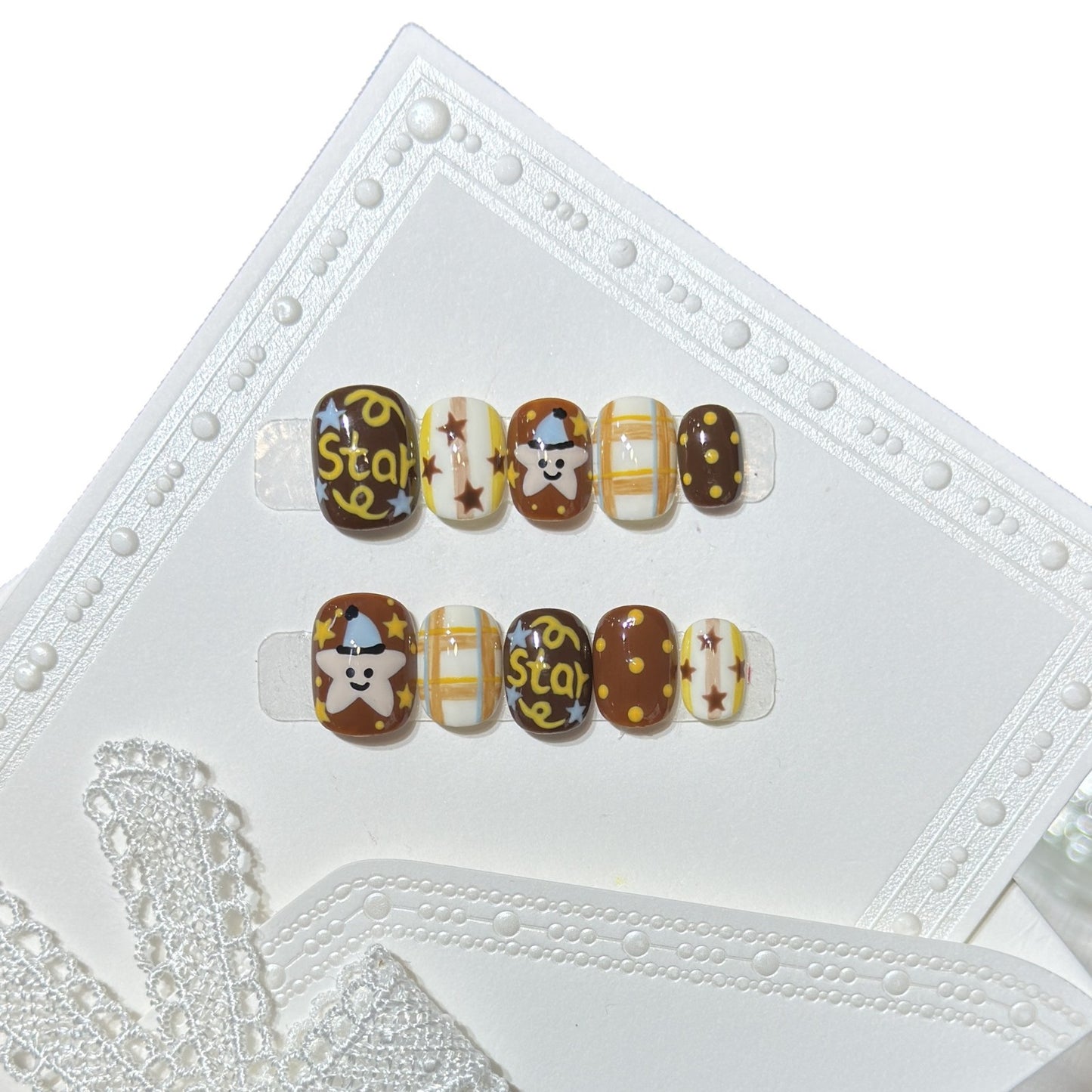 Verspieltes, von Cartoons inspiriertes Press-On Nail Set Brehn