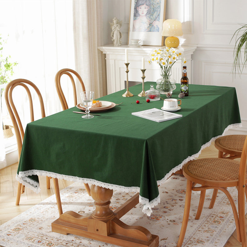 Elegante Tischdecke mit Spitzenbesatz