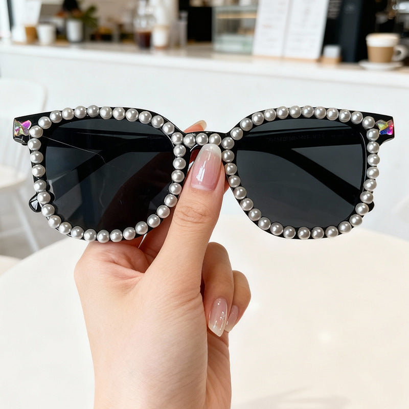 Luxuriöse mit Perlen verzierte Katzenaugen-Sonnenbrille Brehn