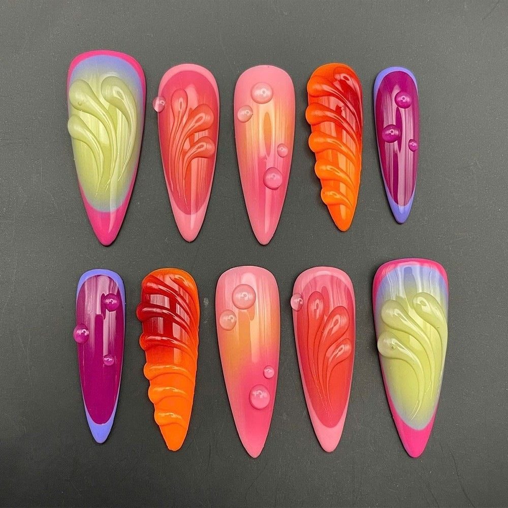 Kunstvoller Nagelspitzen Set mit Blattakzenten Brehn