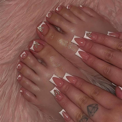 Kunstnagelset mit elegantem French-Tip Design und modernen Akzenten Brehn