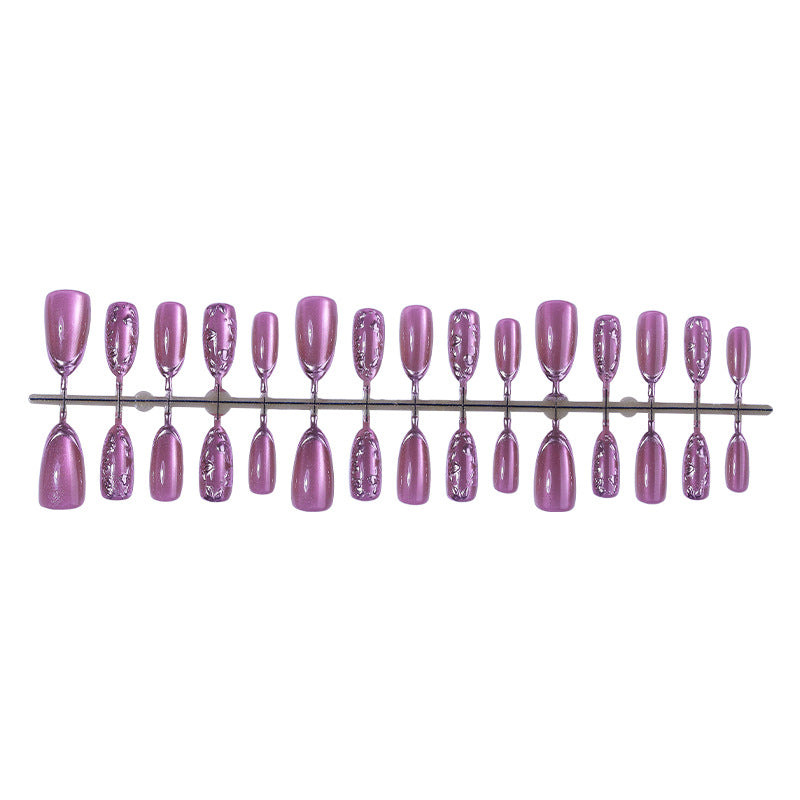 Dekoratives Press-On-Nagelset mit eleganten Folienakzenten Brehn