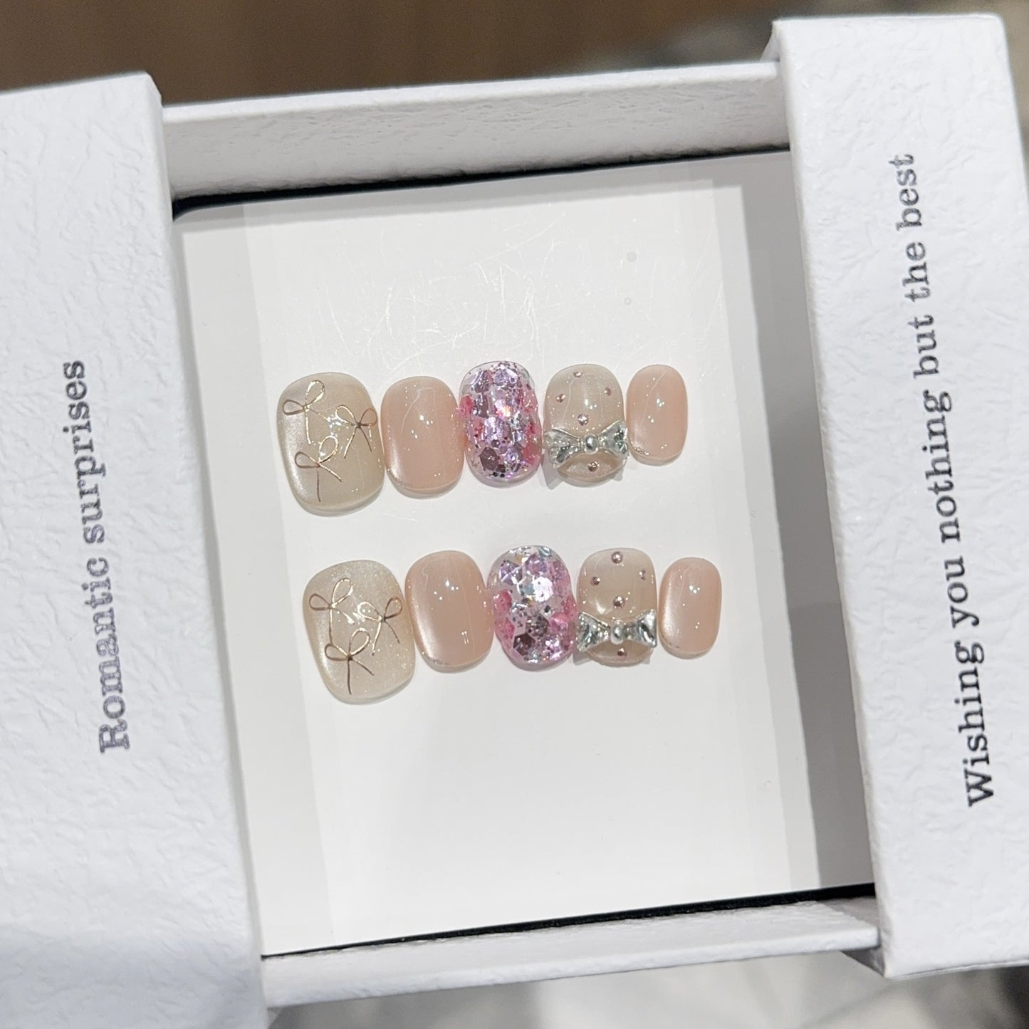 Kunstnägel mit Romantischen Schleifen-Design Brehn