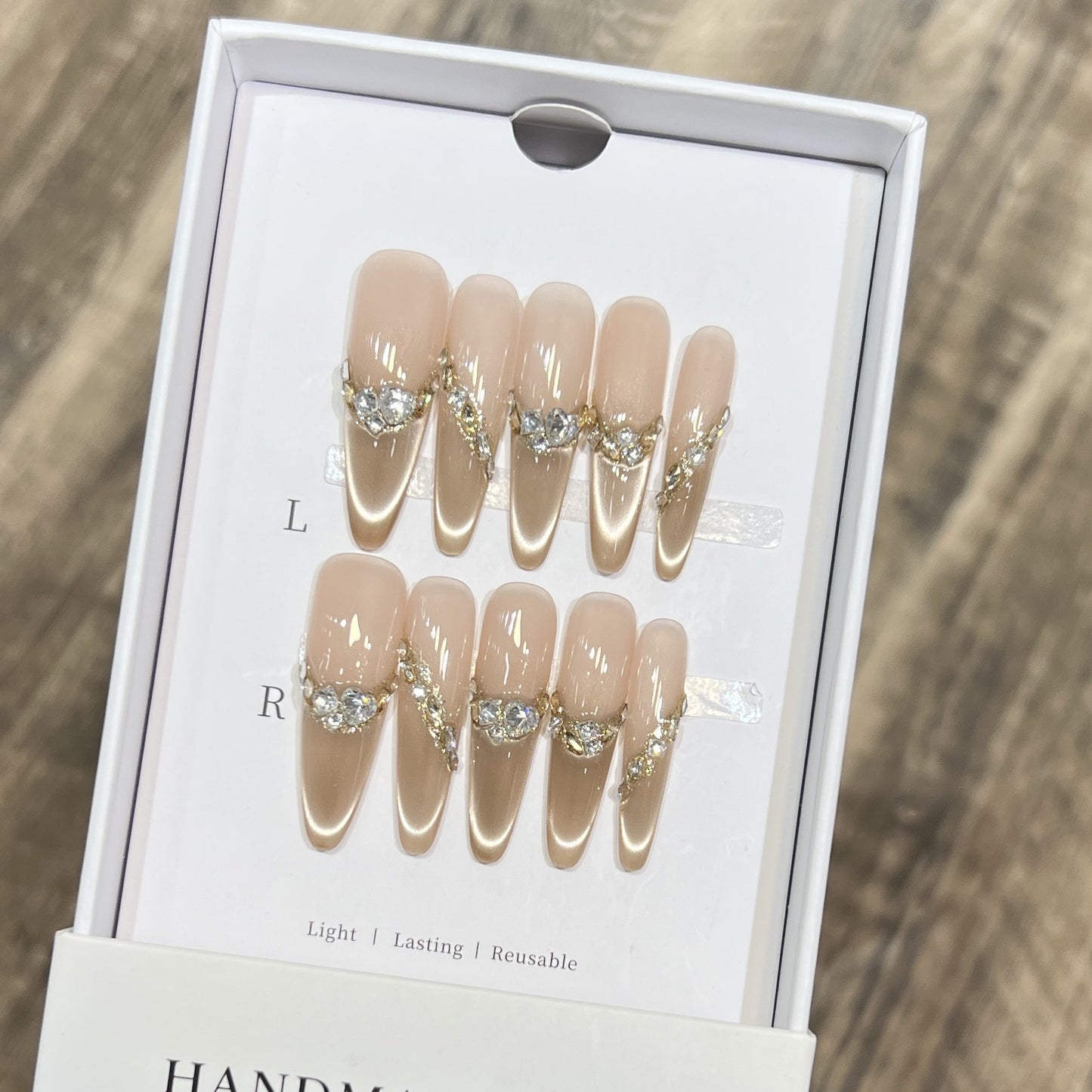 Elegantes Stiletto Press-On Nail Set mit Rhinestones-Design Brehn