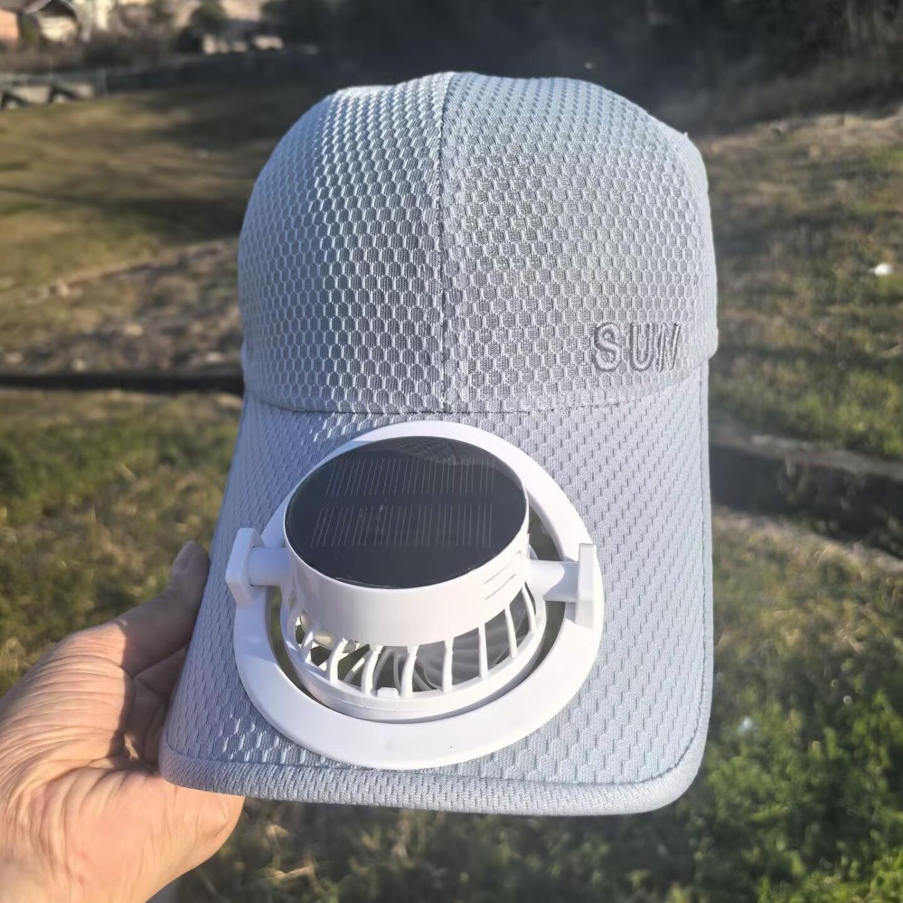 Sonnenmütze mit abnehmbarem Solarventilator, atmungsaktivem Mesh und verstellbarem Sonnenschirm Brehn