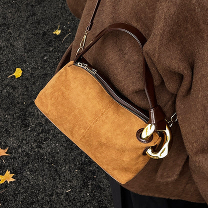Elegante Wildleder-Handtasche mit goldenen Akzenten