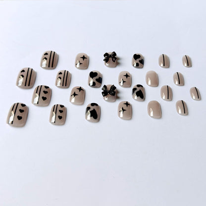 Künstlerisches Nageldesign-Kit mit Schleifenakzenten