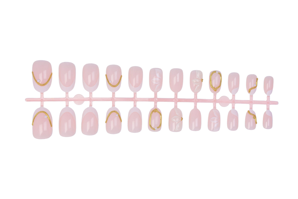 Elegantes Kunstnagelset mit romantischen Blumendekoren Brehn