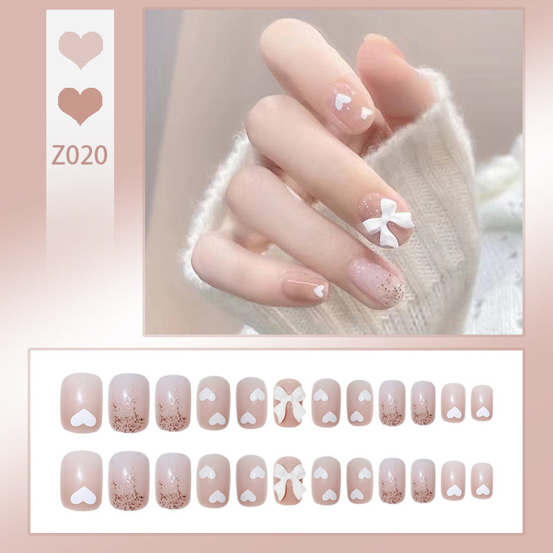 Kunstnagelset mit eleganten Glitzerverzierungen und schimmernden Akzenten Brehn