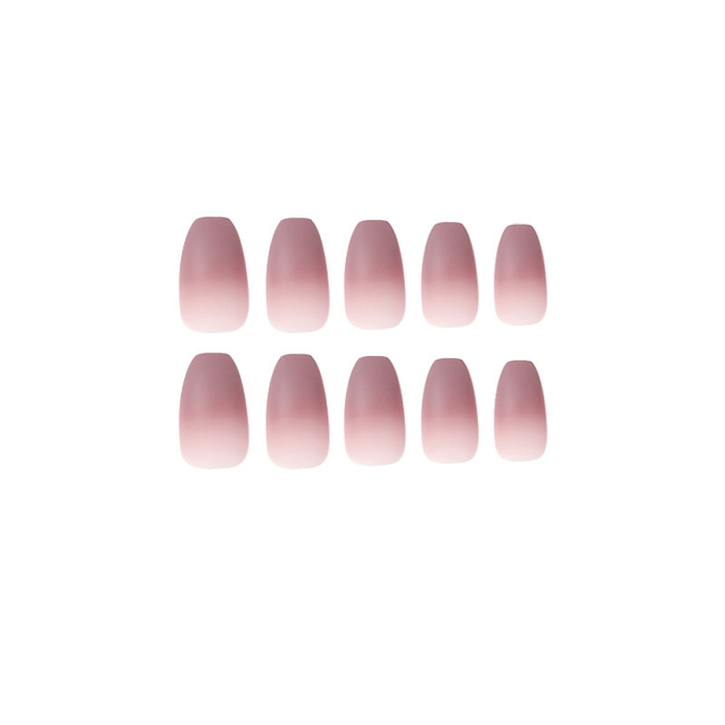Kunstvolle Nagelverlängerungen mit mattem Ombre-Effekt Brehn