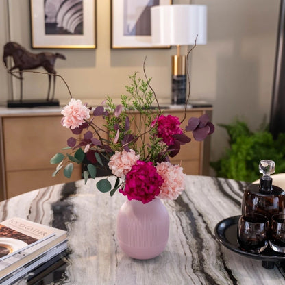 Charmante florale Blumenarrangement