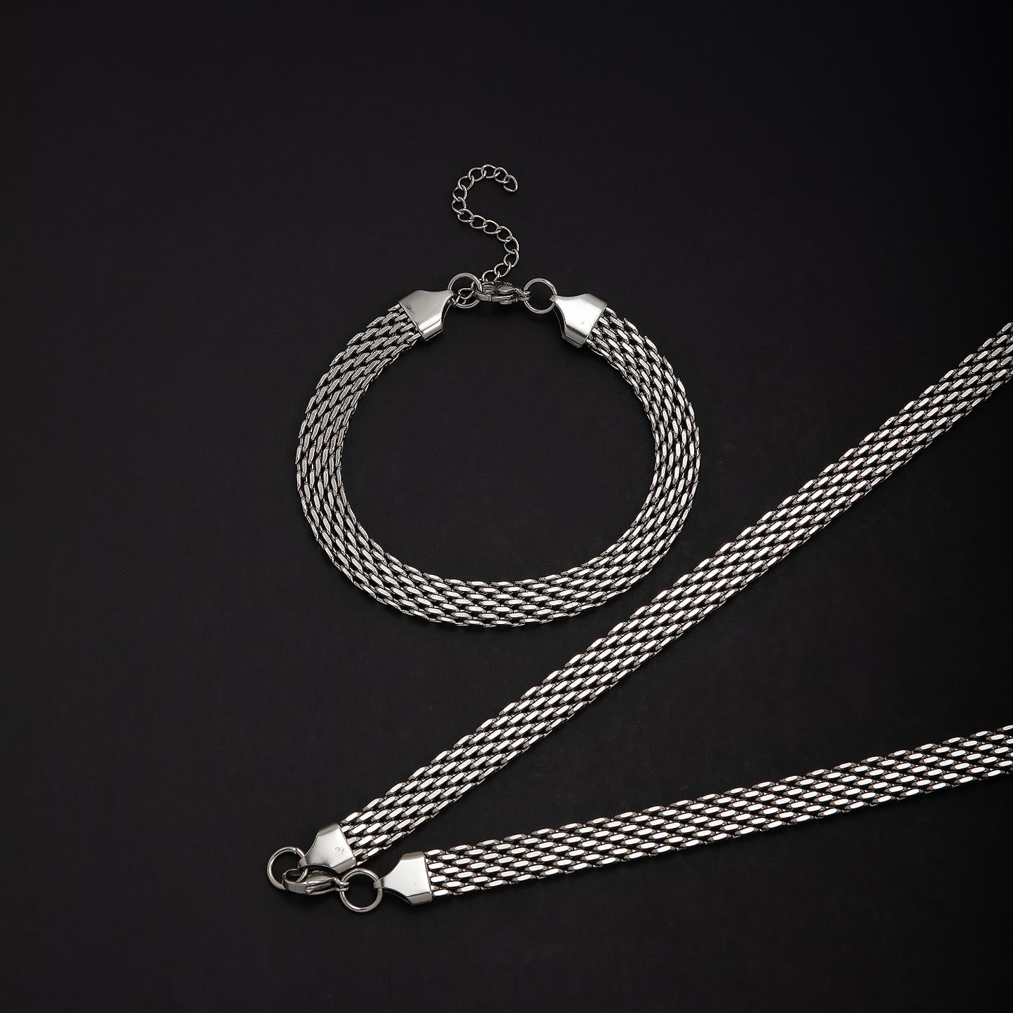 Elegantes strukturiertes Statement-Schmuckset Brehn