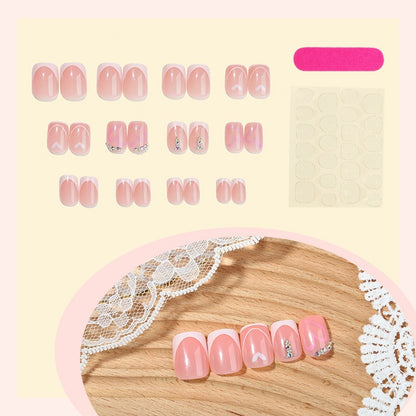 Kunstnagelset mit elegantem Design und funkelnden Akzenten Brehn