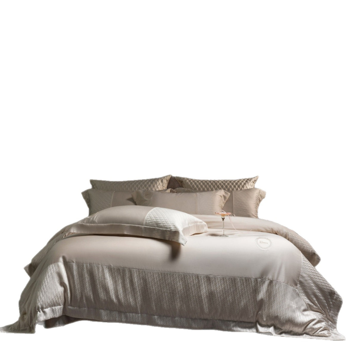 Seiden-ähnliches Jacquard-Satin-Bettbezug-Set mit gesticktem Wappen & Bett-Rock