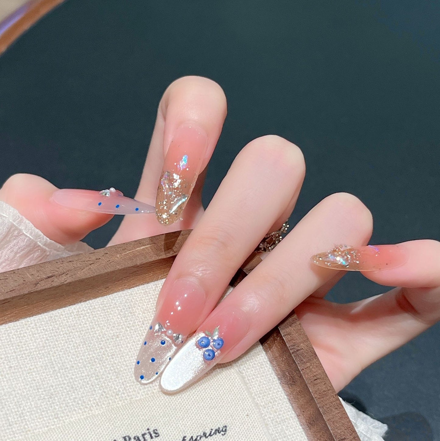 Dekoratives Glitzerndes Press-On Nagelkunstset Brehn