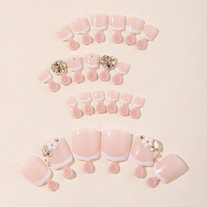 Kunstnagelset mit eleganten Glitzer- und Blumendetails Brehn
