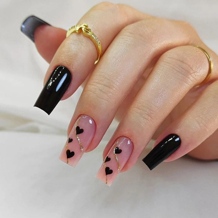 Herz-dekorierte Nagelkunst Brehn