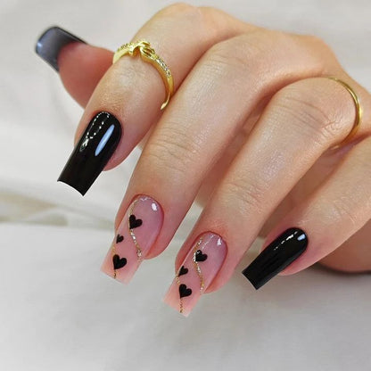 Herz-dekorierte Nagelkunst Brehn