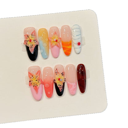 Künstlerisches Press-On-Nagelset mit floralen Motiven