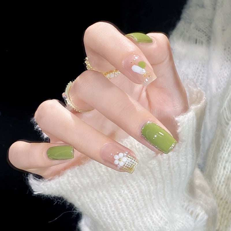 Kunstnagelset mit eleganten handgefertigten Designs Brehn
