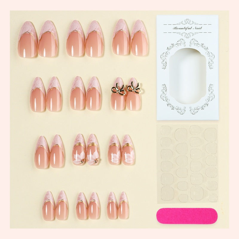 Kunstnagelset mit glamourösen Spitzen und stilvollen Akzenten Brehn