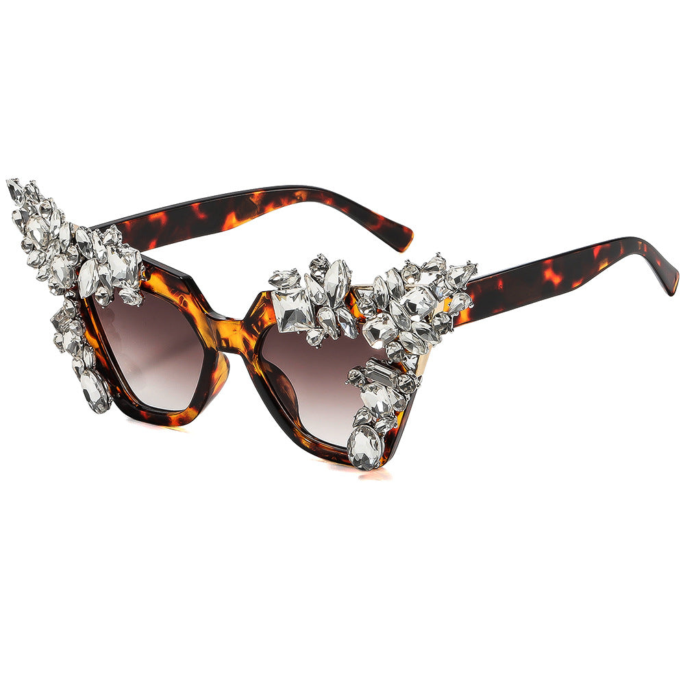 Damen glamouröse Cat-Eye-Sonnenbrille mit extravagantem Kristallbesatz Brehn