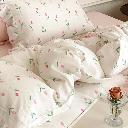 Baumwoll-Bettwäscheset mit zartem Blumenmuster und dekorativem Volant