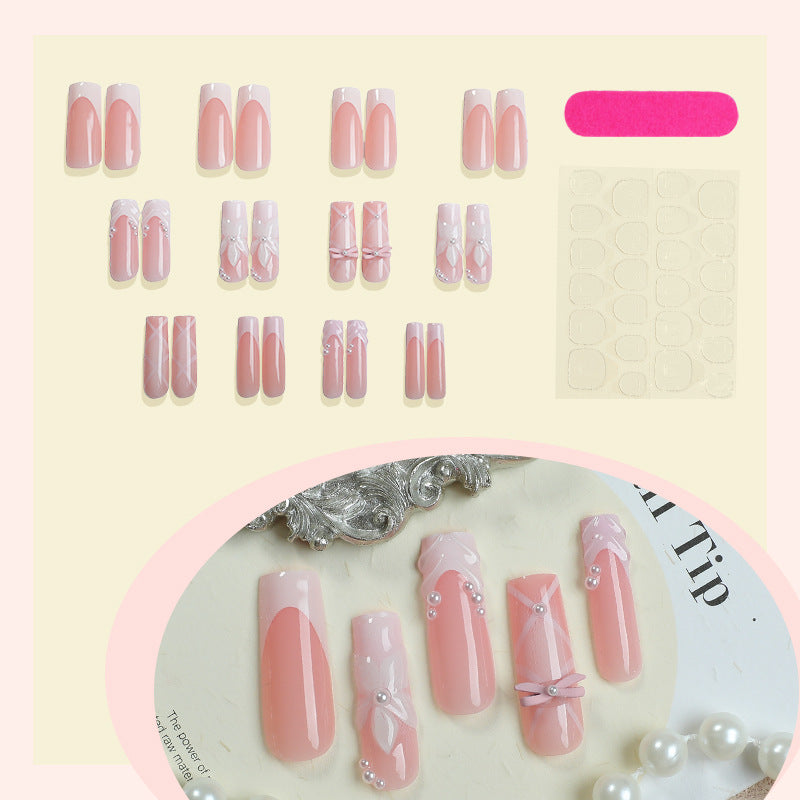Künstliche Nagelsets mit eleganten floralen Akzenten Brehn