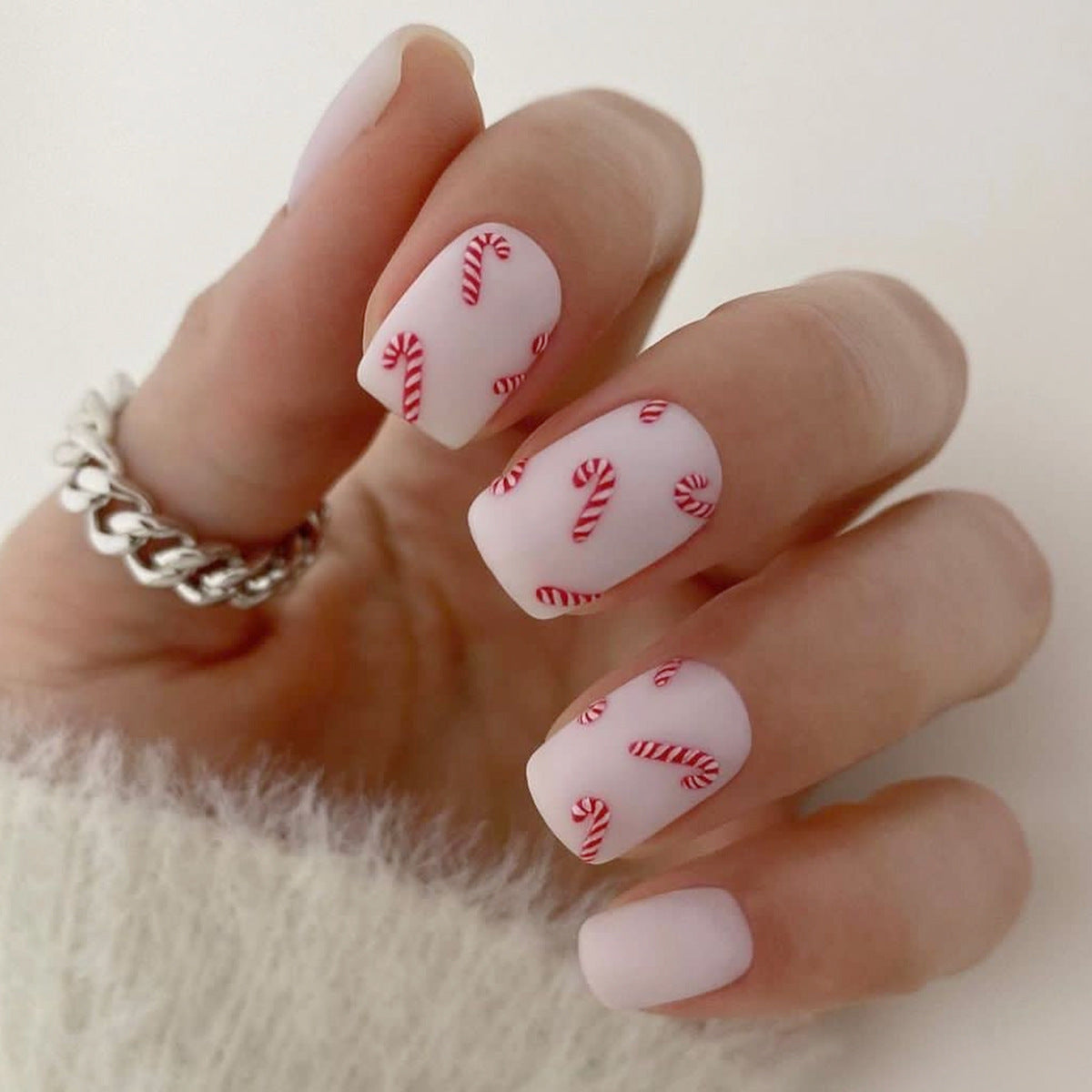 Dekoratives Press-On-Nagelkunst-Set mit elegantem Blumen- und Glitzermuster Brehn