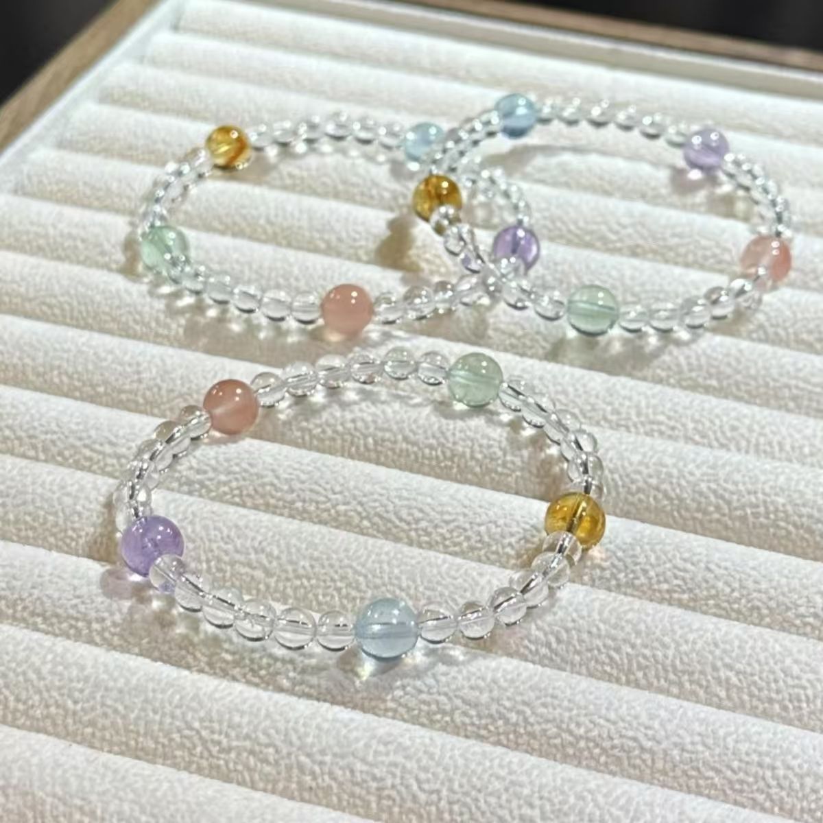 Verstellbares Edelstein-Stretch-Armband Brehn