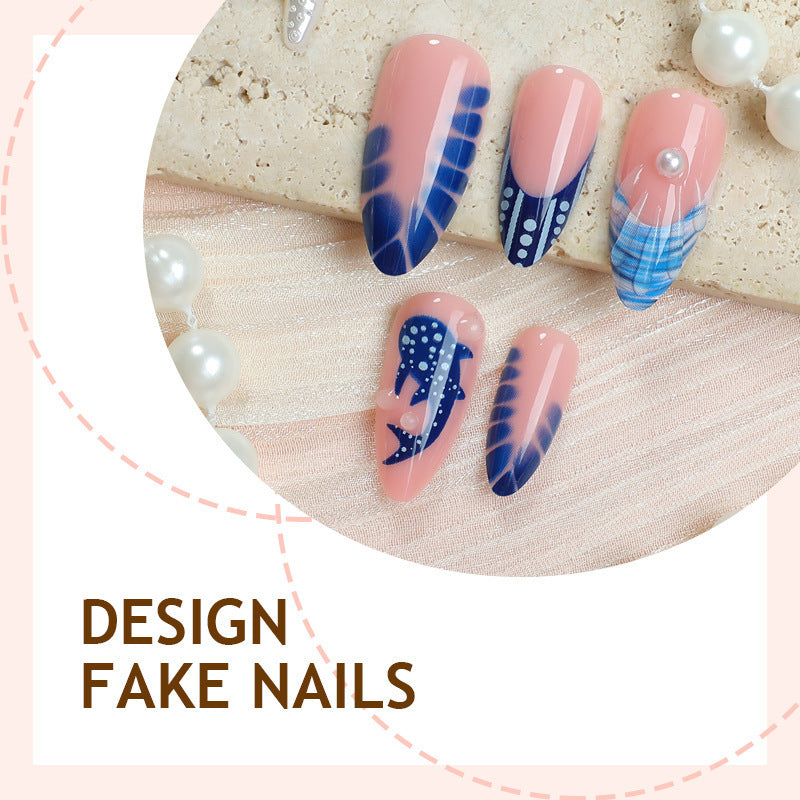Kunstvolle Nagelspitzen mit maritimen Motiven Brehn