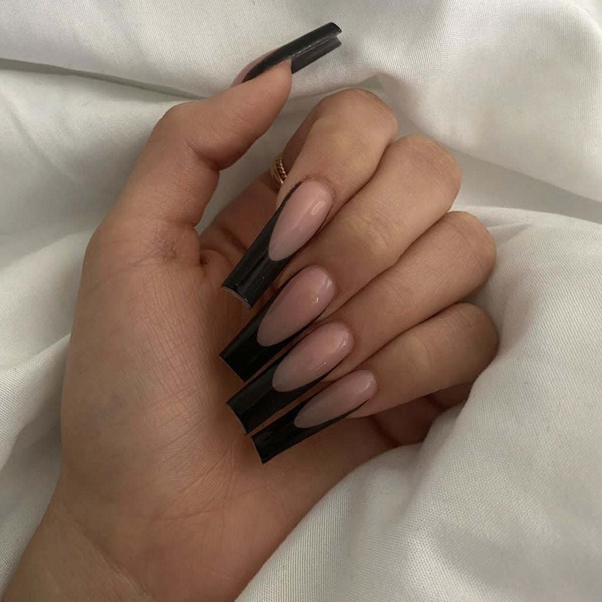 Kunstnagelset mit Eleganten Ombre-Design Brehn