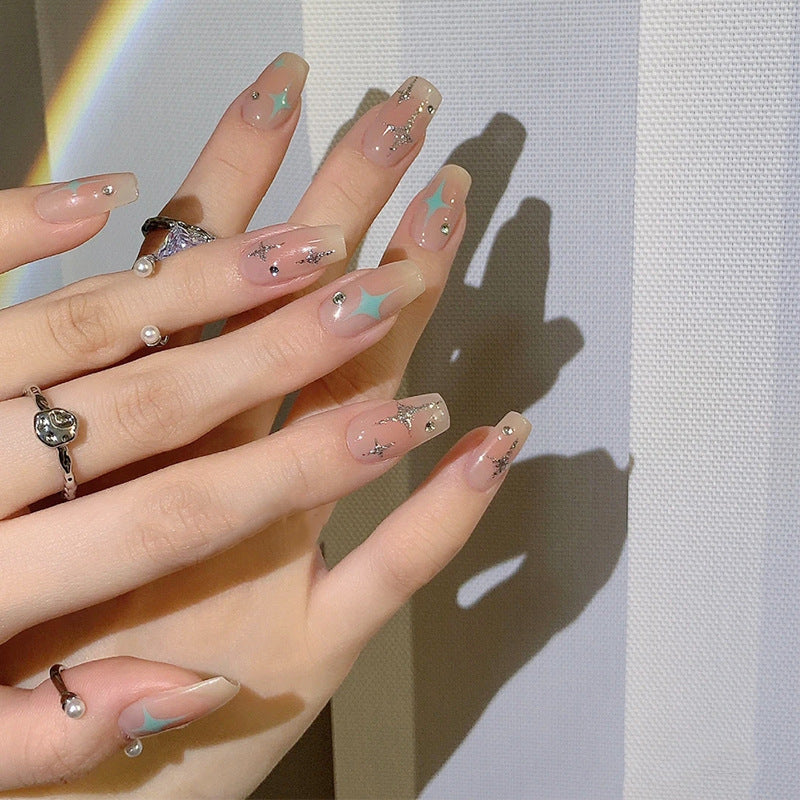 Kunstnagelset mit funkelnden Sternen- und Glitzerelementen Brehn