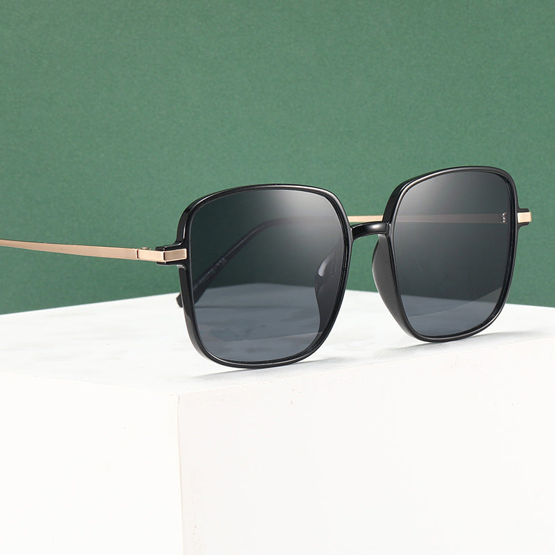 Damen quadratische Designerbrille mit filigranem Metallrahmen Brehn