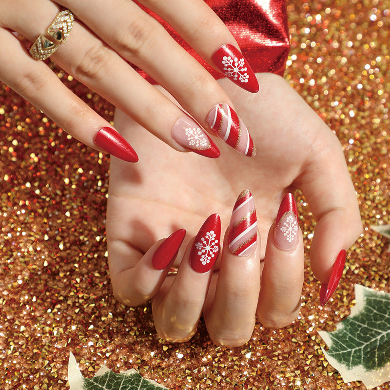 Kunstvolle Nagelkunst mit floralem 3D-Design Brehn