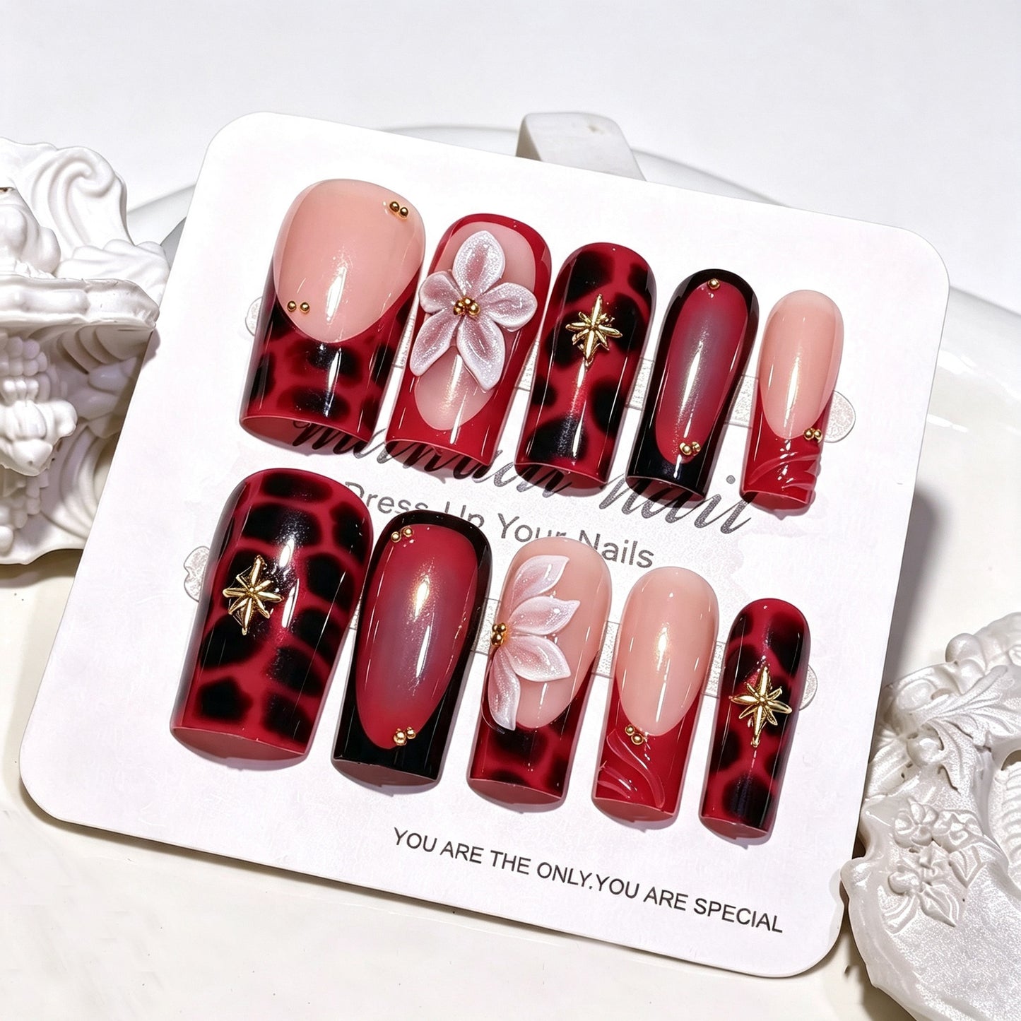 Künstlerisches Floral Press-On Nagelset Brehn